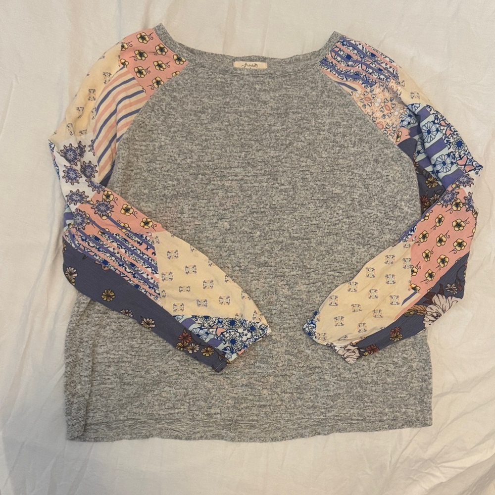 Freebirds Gray Top with Boho Patchwork Sleeves – Medium